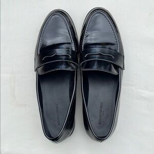 Banana Republic Black Leather Flats Sleek Slip-On Design